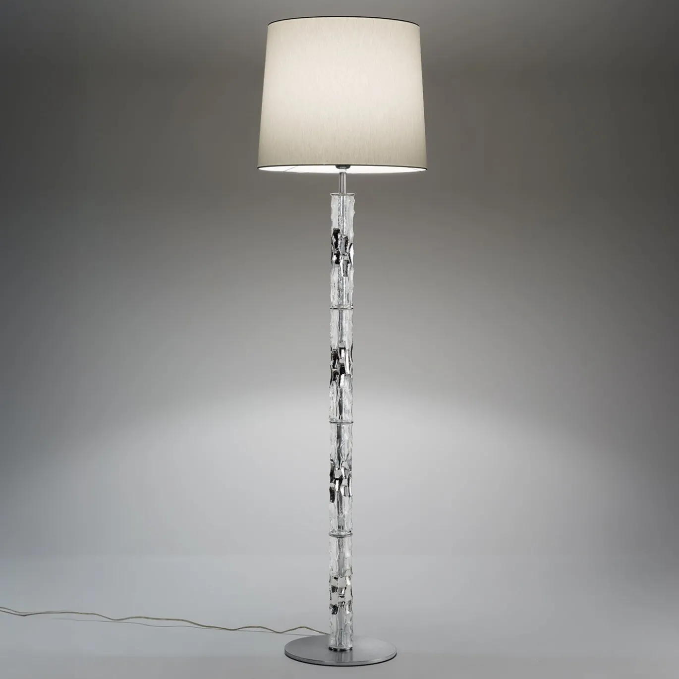 Lampada da terra Bamboo Cromo con paralume grigio