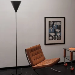 Lampada da terra Cono Large Black di Carlo Guglielmi