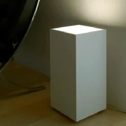 Lampada da terra Cubo 400 bianca di Marco Pollice