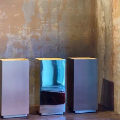 Lampada da terra Cubo 400 in ottone lucido di Marco Pollice
