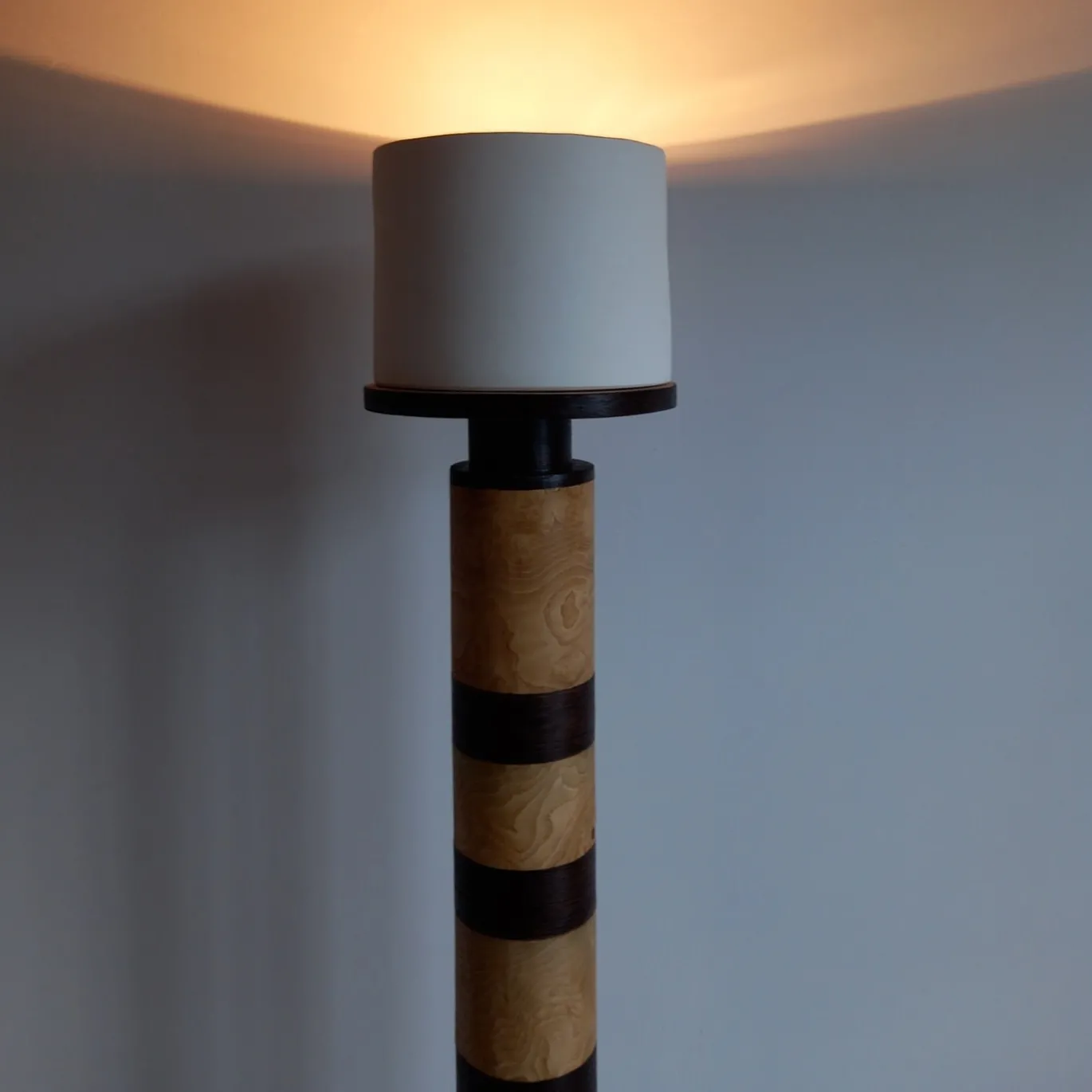 Lampada da terra Dorica White di Pietro Meccani