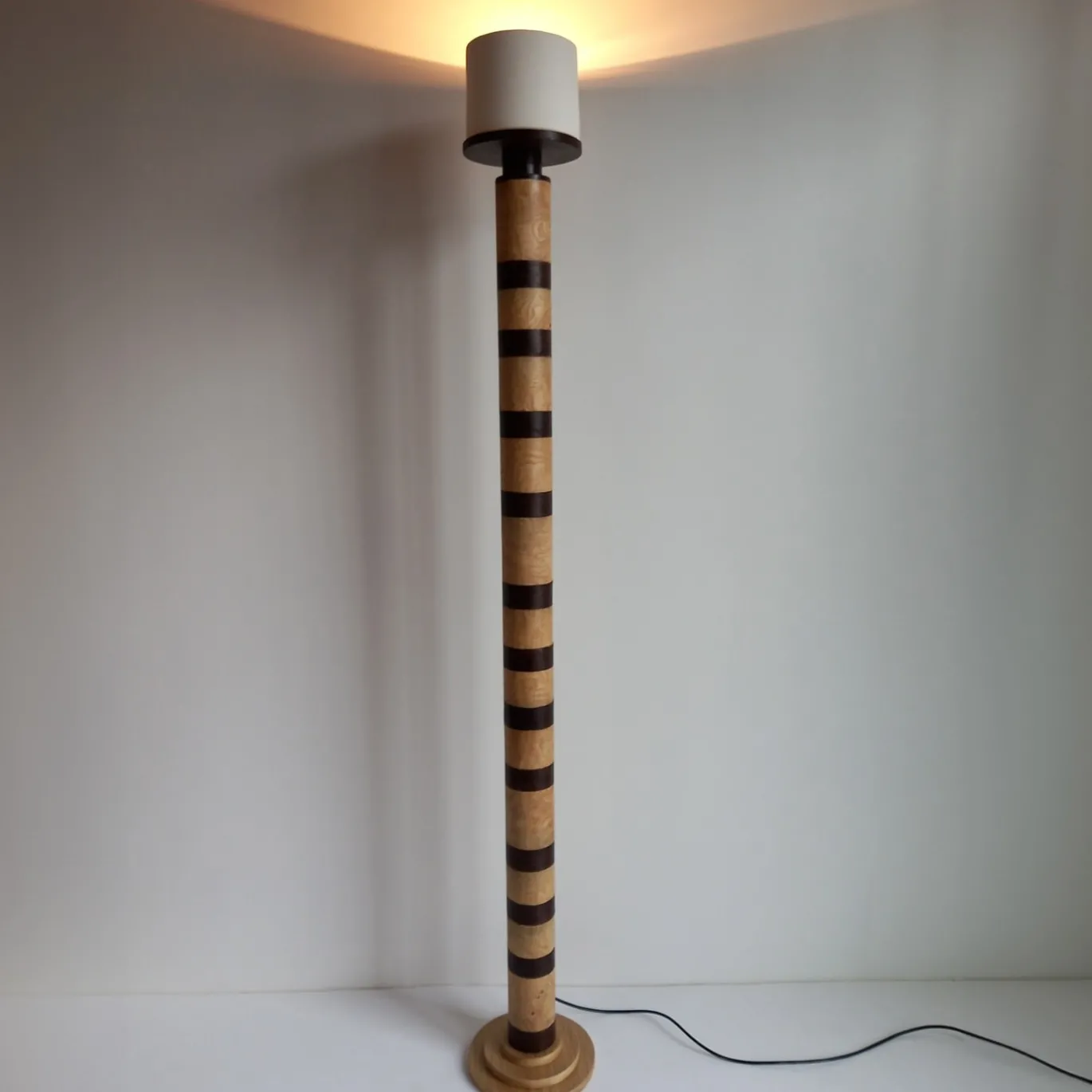 Lampada da terra Dorica White di Pietro Meccani