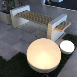 Lampada da terra Igloo in plexiglas e pietra leccese di Simona De Iaco