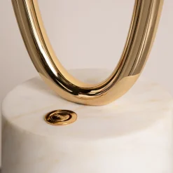 Lampada da terra Il Pezzo 12 in ottone dorato con base in marmo Calacatta Gold