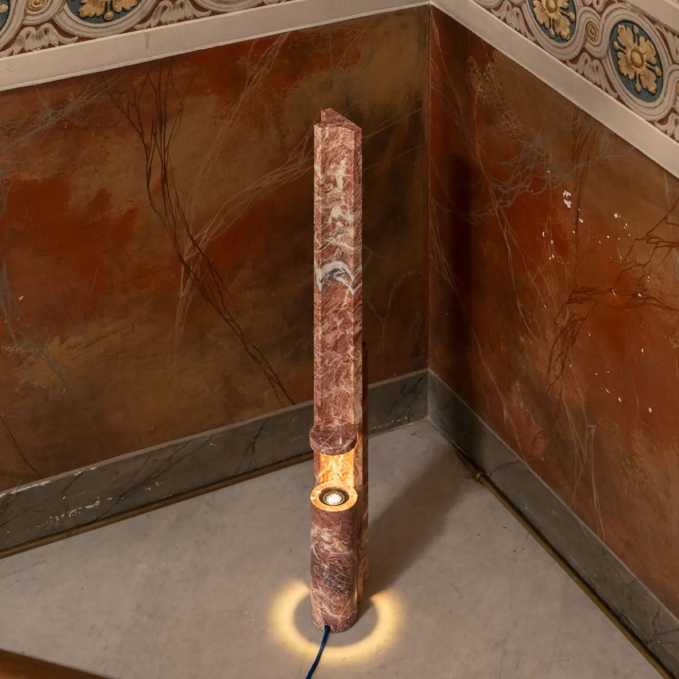 Lampada da terra in marmo Mostro VI Rosa Peralba