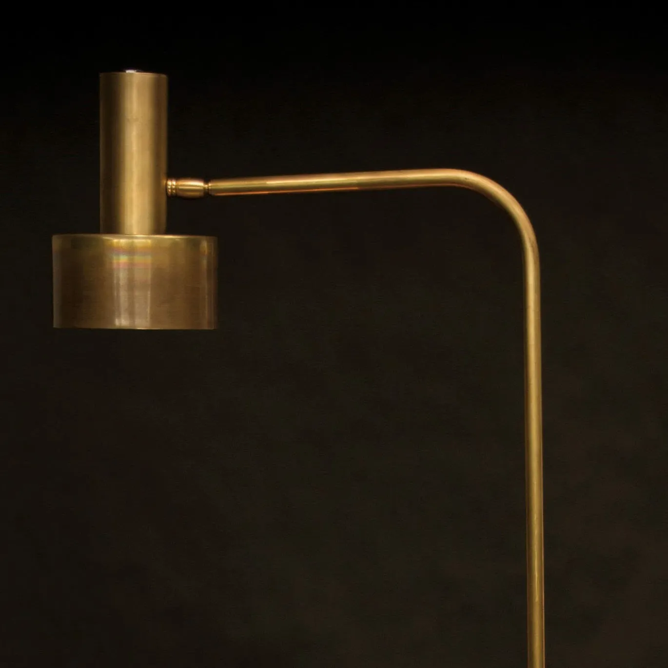 Lampada da terra in ottone dorato Boaty
