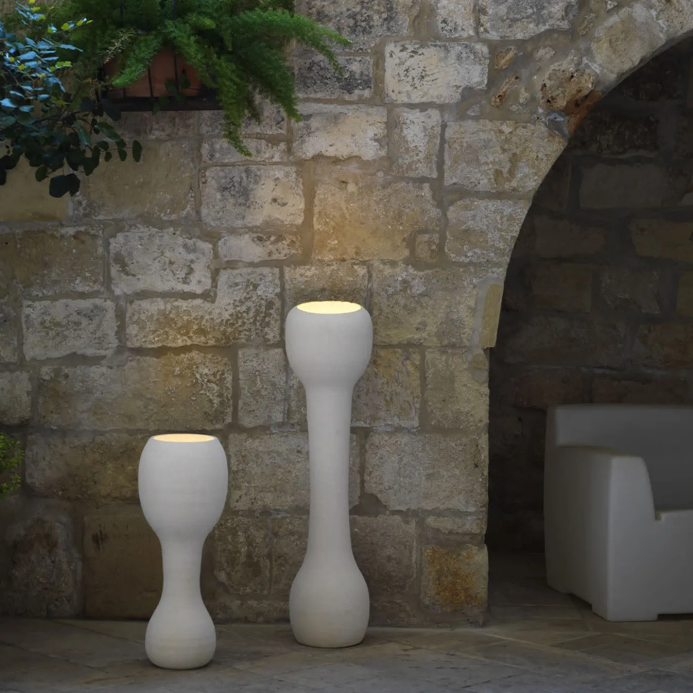 Lampada da terra Lalo L Beige Lecce Limestone di Renzo Buttazzo