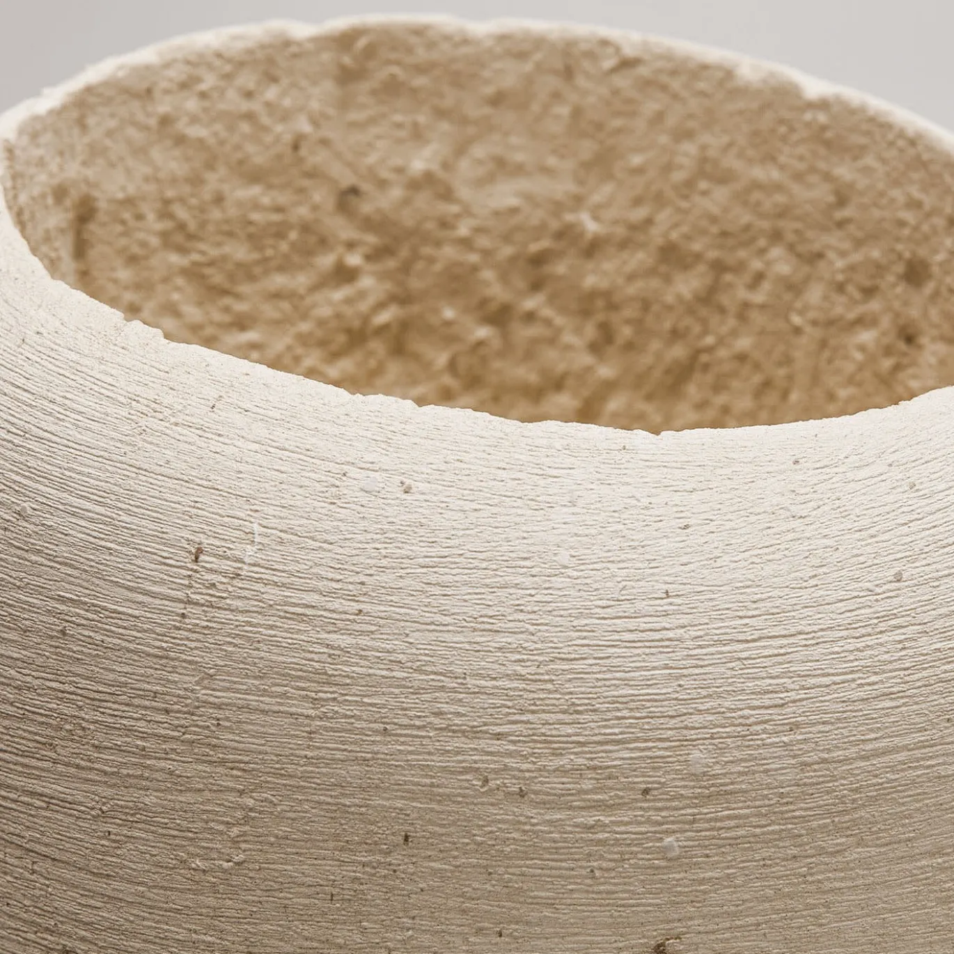 Lampada da terra Lalo L Beige Lecce Limestone di Renzo Buttazzo