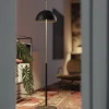 Lampada da terra nera estensibile con dettagli in ottone ABT04