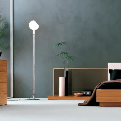 Lampada da terra Parola di Gae Aulenti e Piero Castiglioni