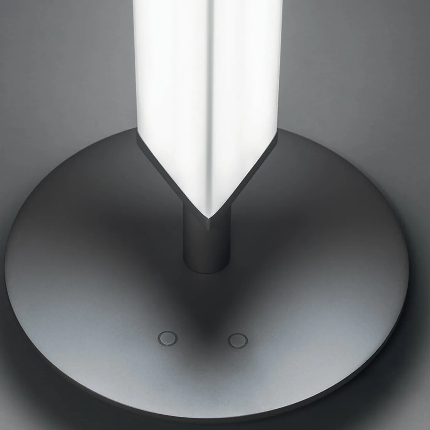 Lampada da terra Presbitero di Pierluigi Cerri