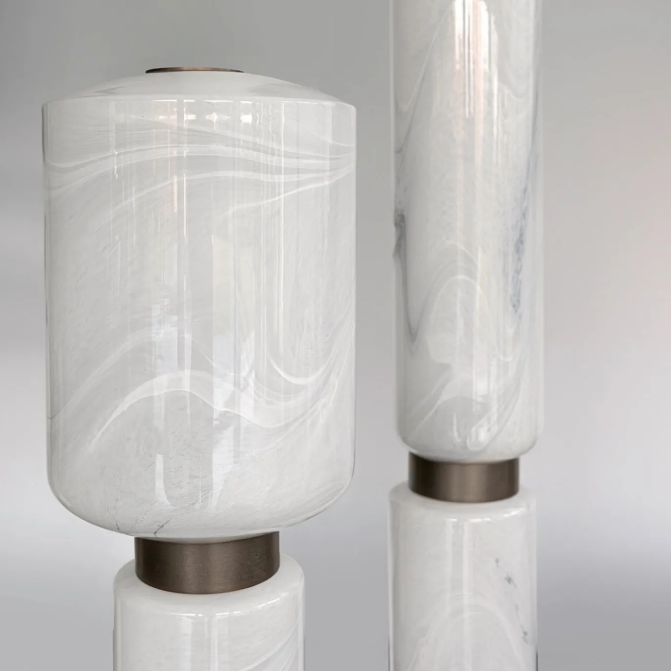 Lampada da Terra Ramses Grande in Vetro Marmorizzato Bianco