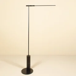 Lampada da terra ricaricabile Linea Nera in acciaio