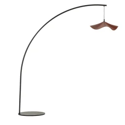 Lampada da terra San Josè Arco in metallo nero e paralume in pelle