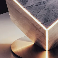 Lampada da terra scultorea Lybra in marmo di Carrara di Marco Piva
