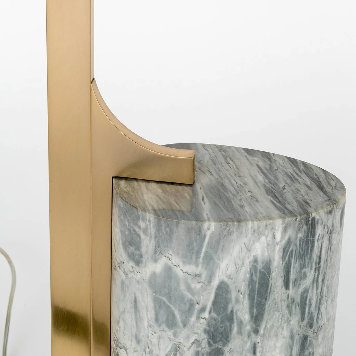 Lampada da terra Soave Gold con base in marmo Bardiglio