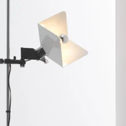 Lampada da terra Triedro Joe Colombo