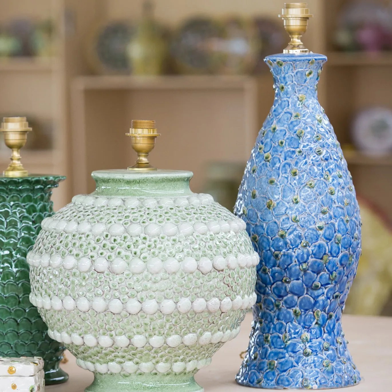 Lampada in maiolica Ortensia