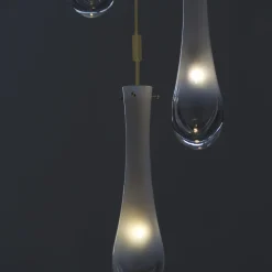 Lampadario a cascata con gocce bianche