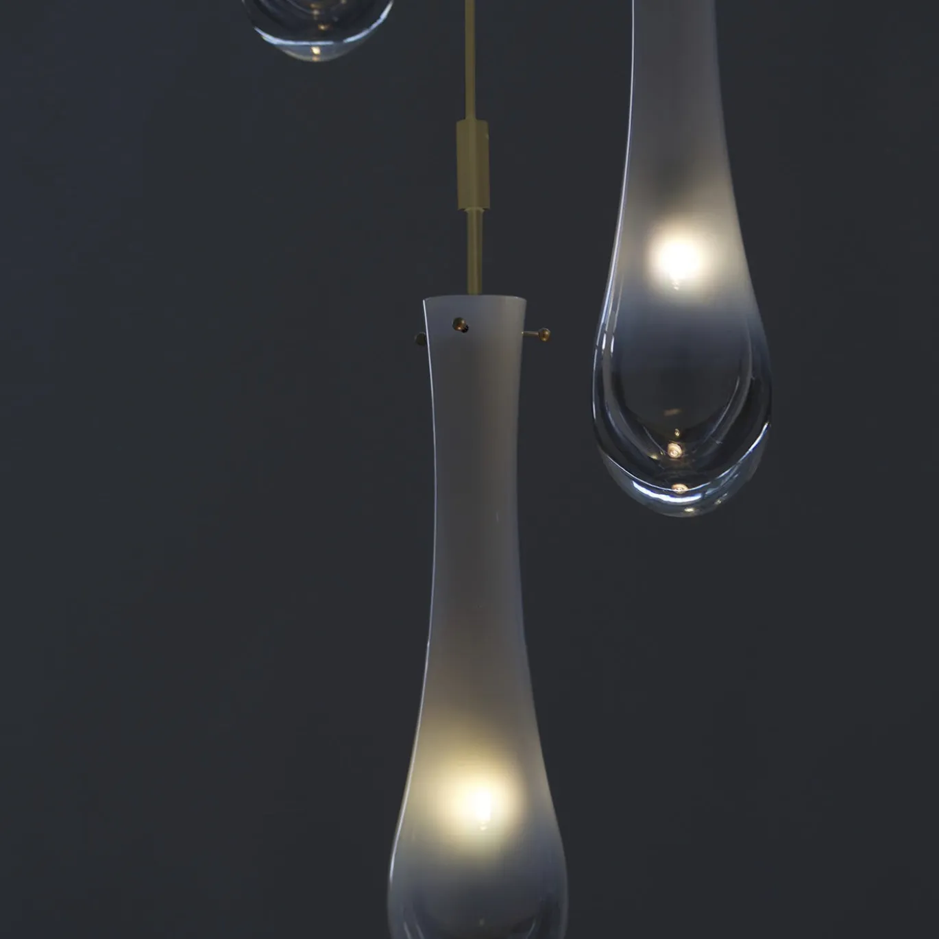 Lampadario a cascata con gocce bianche