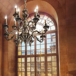 Lampadario a 12 luci in ottone antico