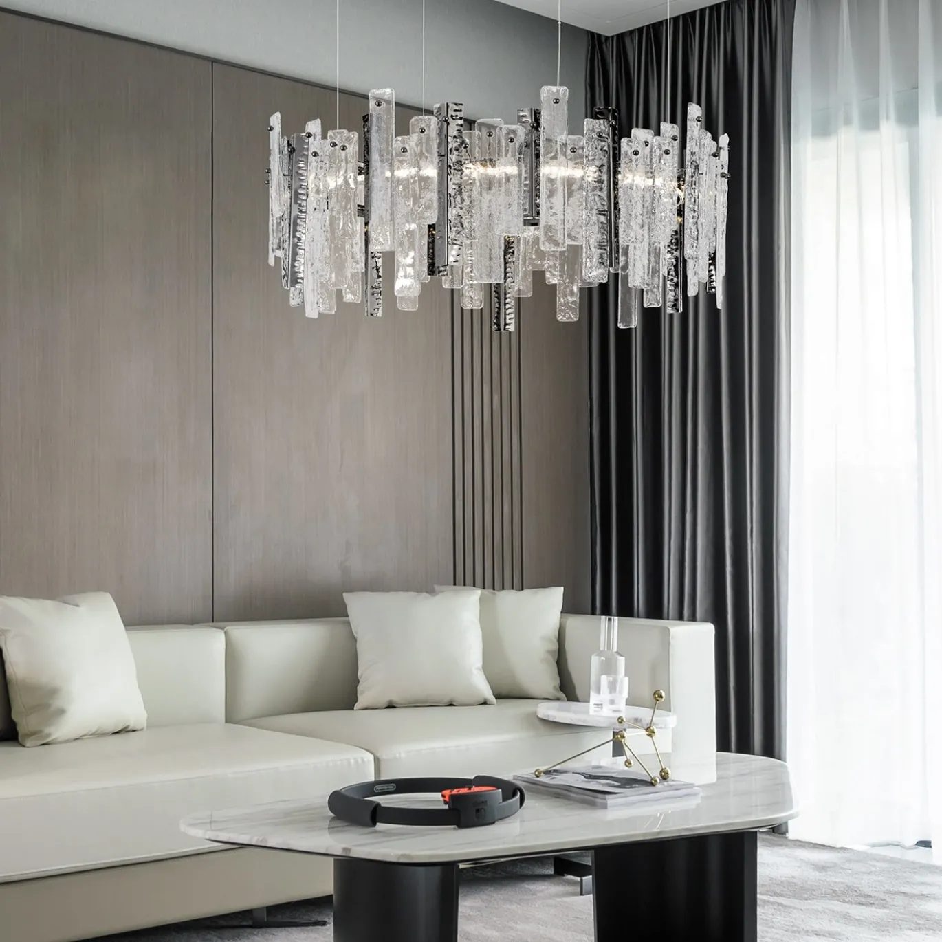 Lampadario Artic con struttura metallica e vetro Pulegoso e Martellato