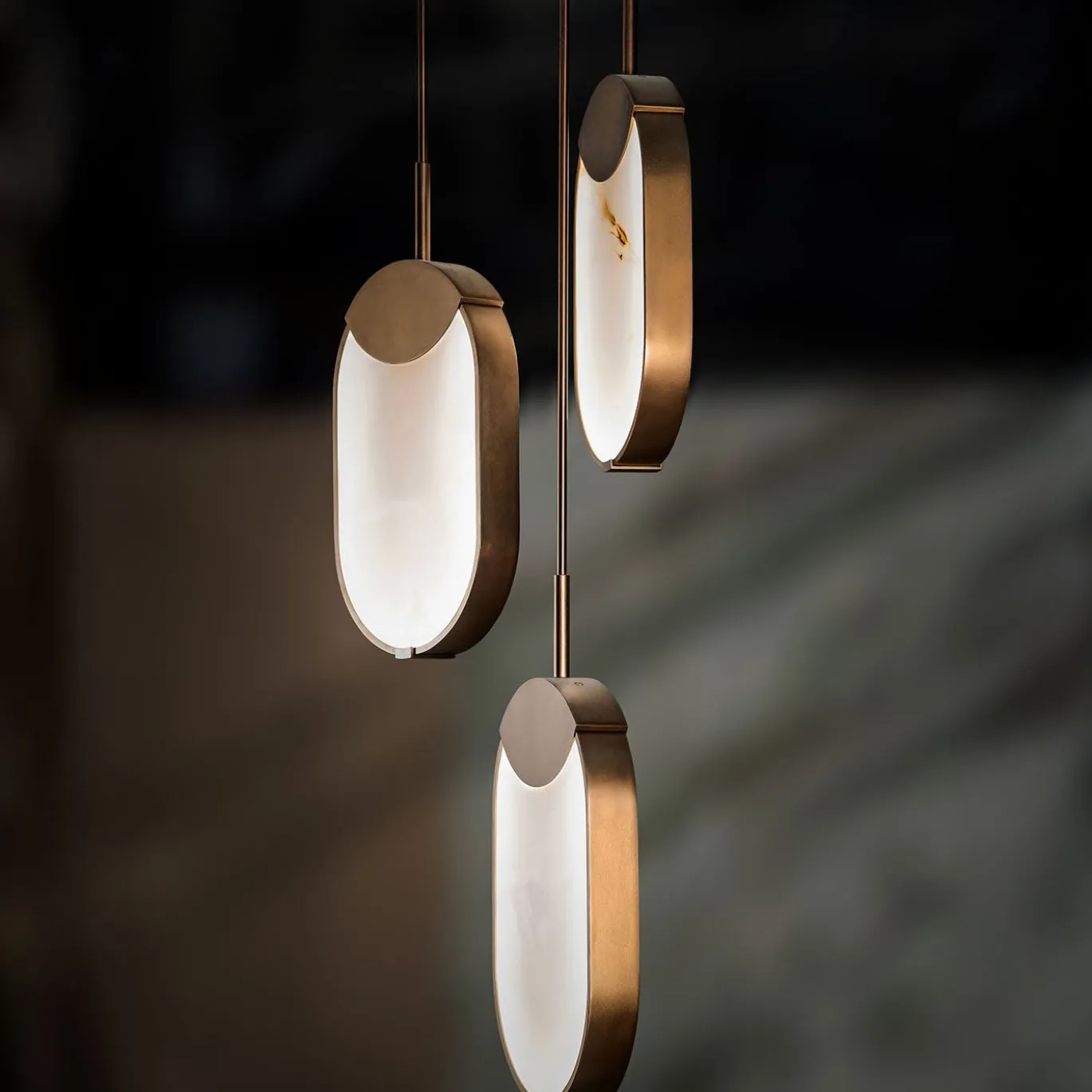 Lampadario a Tre Luci Eclisse in Onice di Sheree Stuart Design