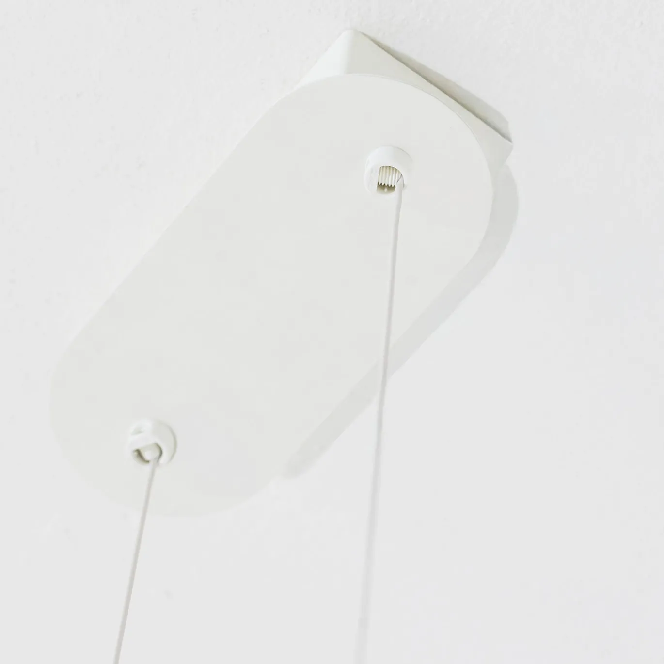 Lampadario Curvo Ali di Luce Oro e Bianco