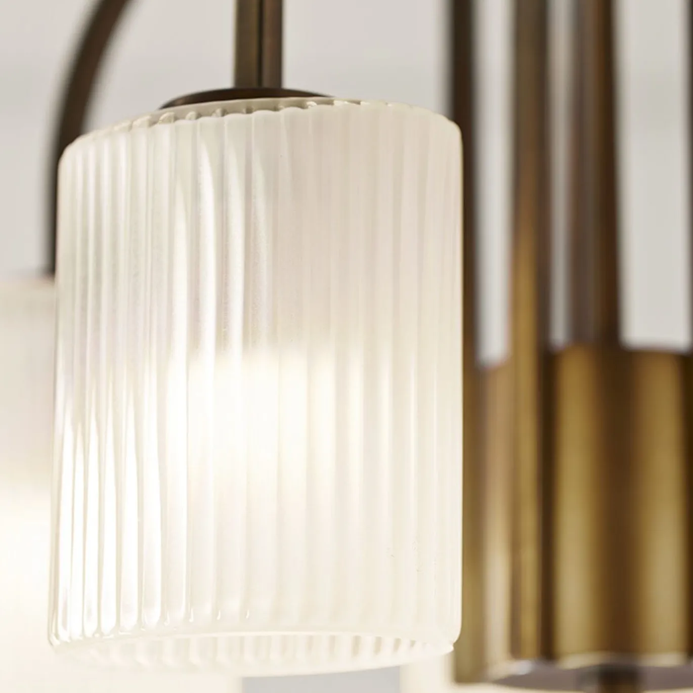 Lampadario Cuspide in Vetro Bianco