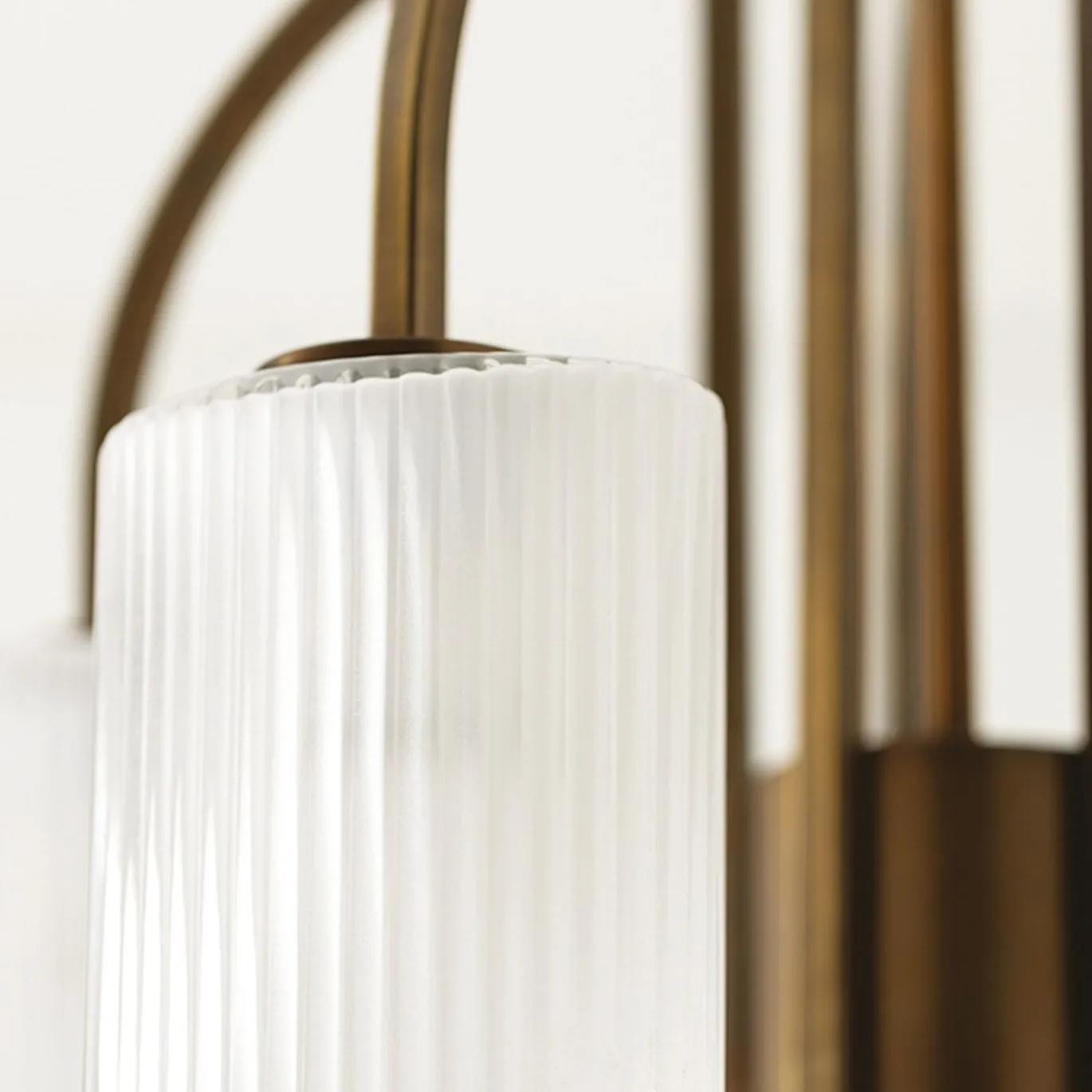Lampadario Cuspide in Vetro Bianco