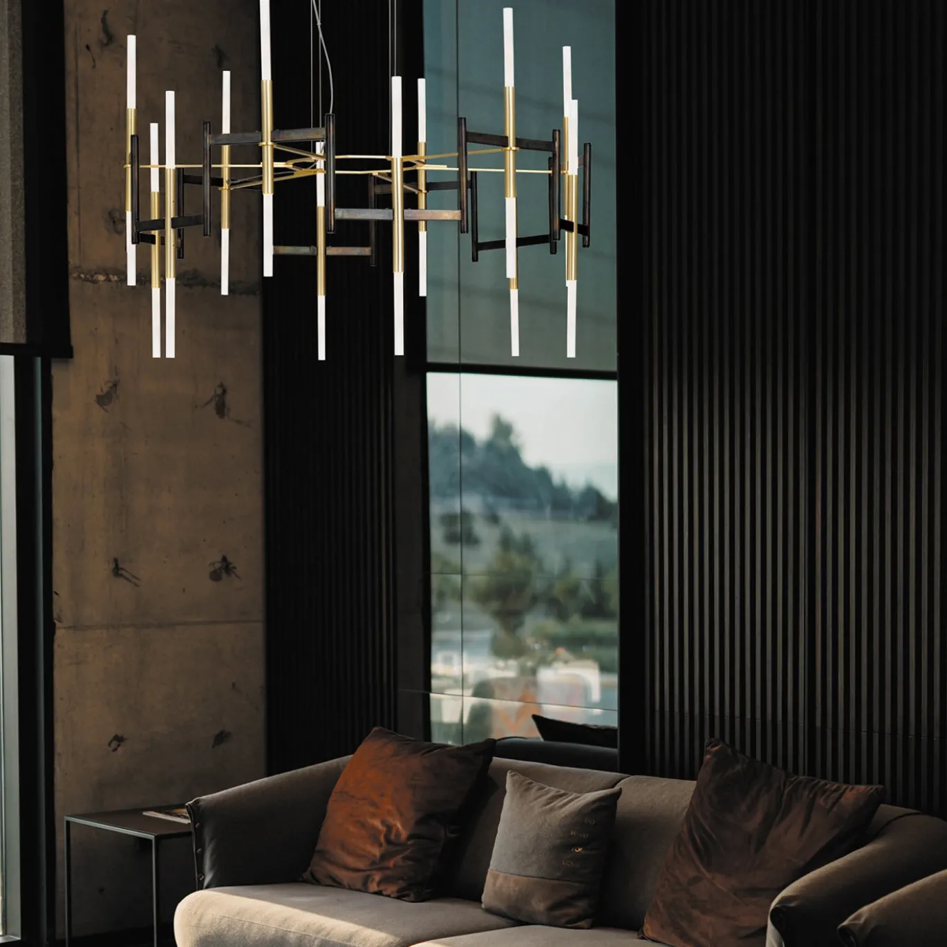 Lampadario Ekle in metallo corten brunito e oro spazzolato