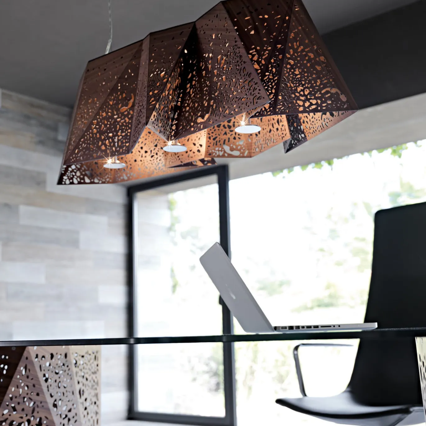 Lampadario in compensato di Steven Holl