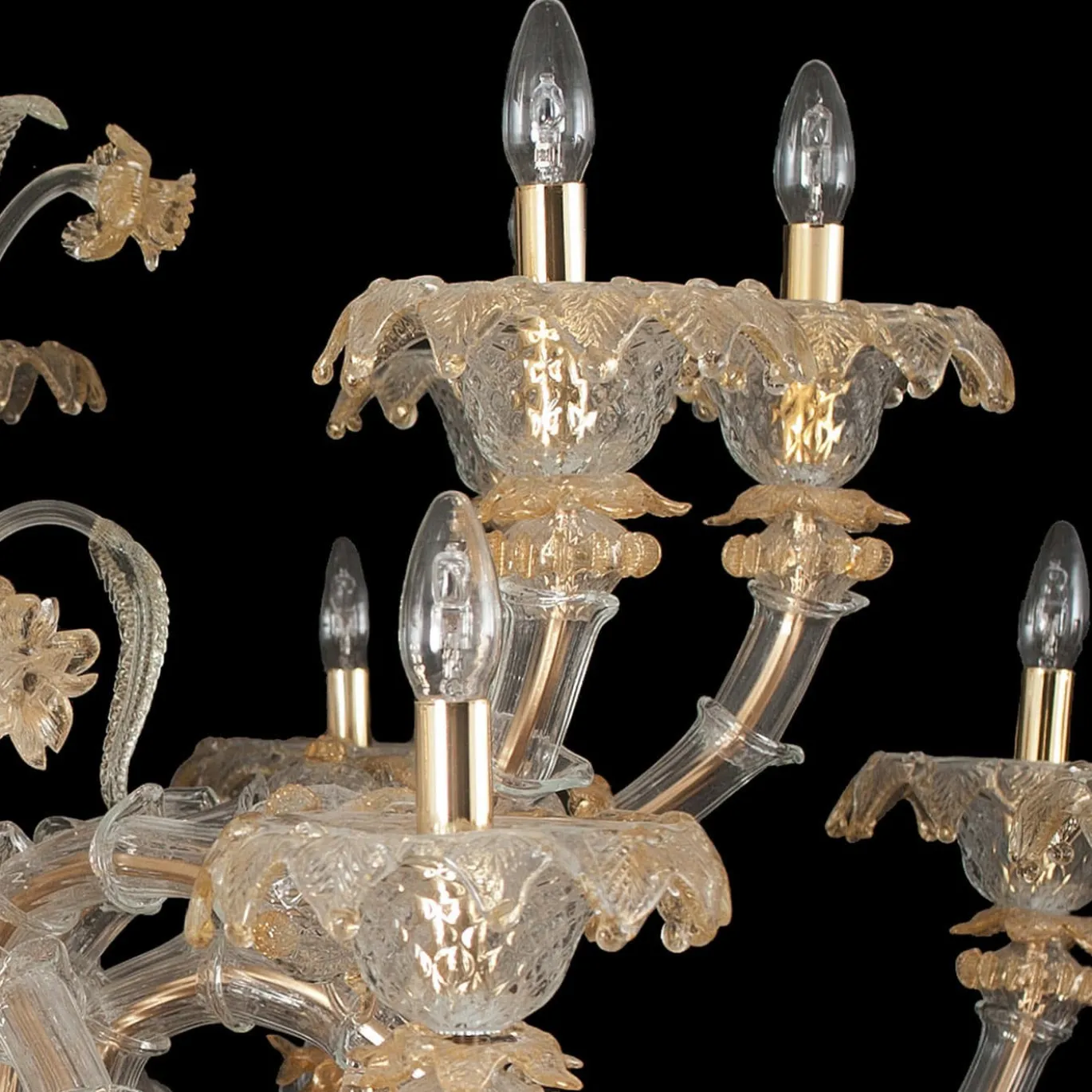Lampadario in stile Rezzonico in oro e cristallo #1