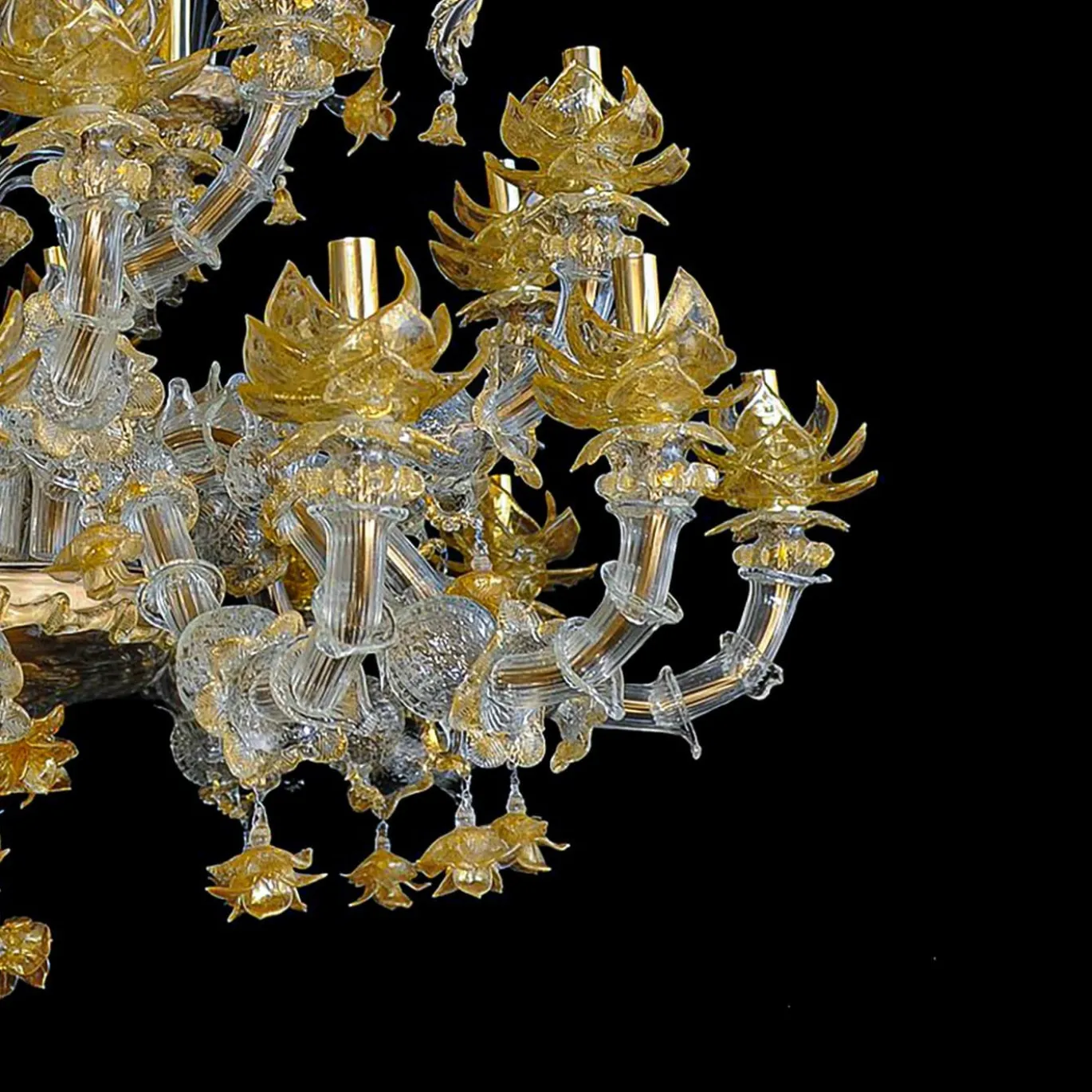 Lampadario in stile Rezzonico in oro e cristallo #4