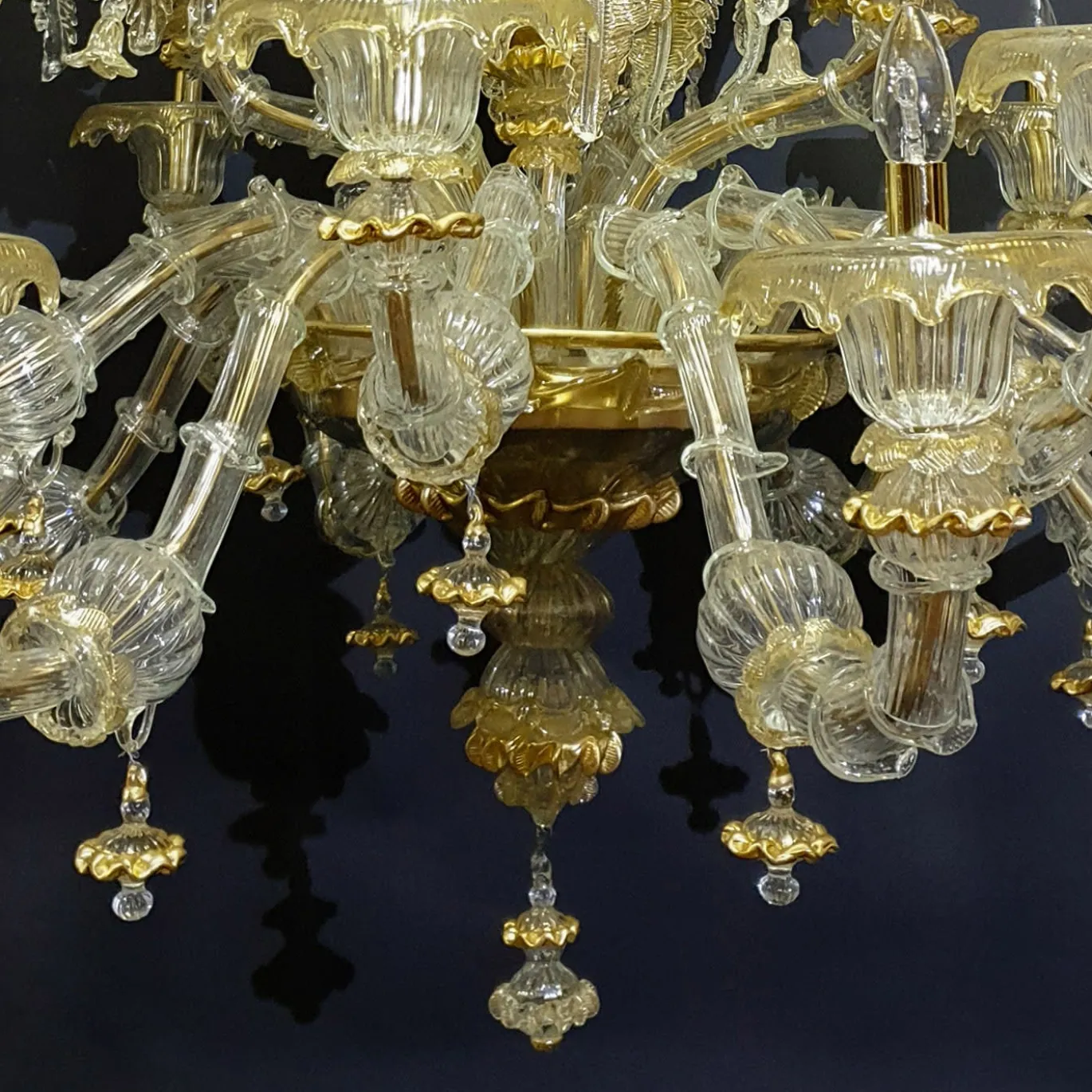 Lampadario in stile Rezzonico in oro e cristallo #3