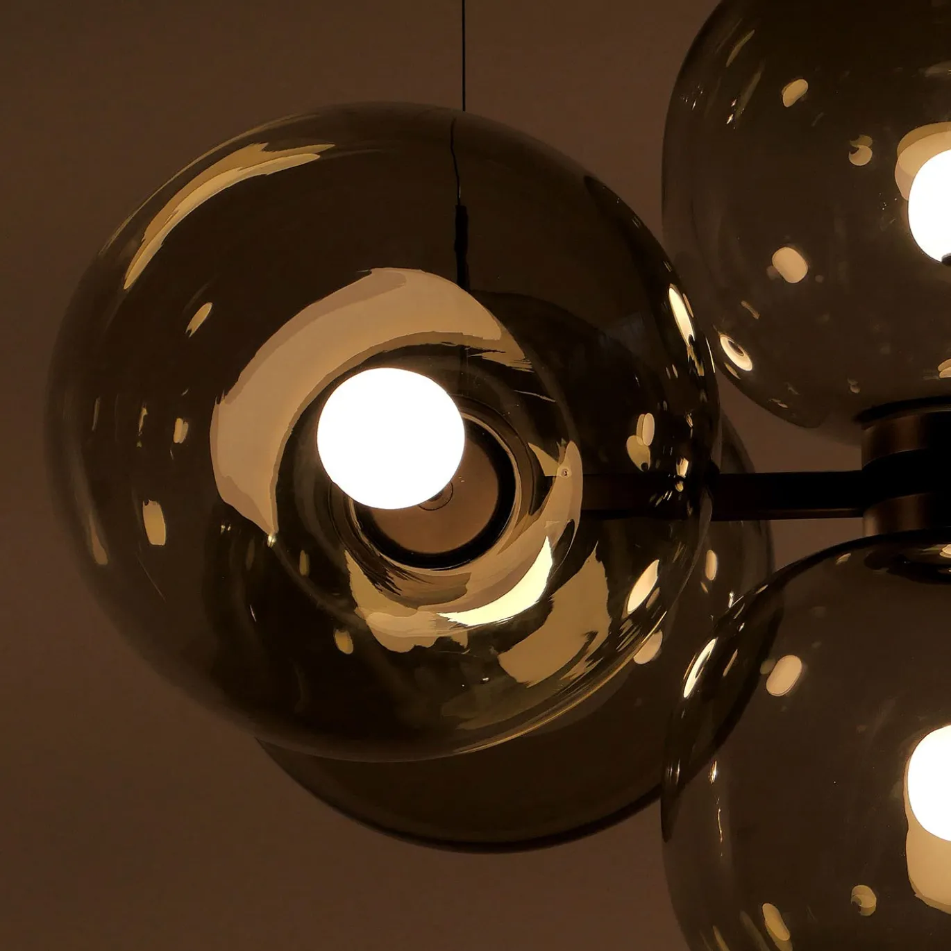 Lampadario in vetro grigio chiaro Jasmine a sei luci