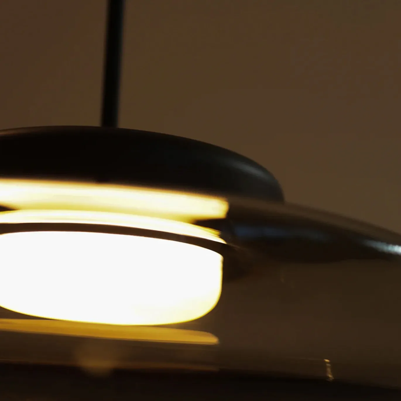 Lampadario in vetro grigio scuro singolo da lounge