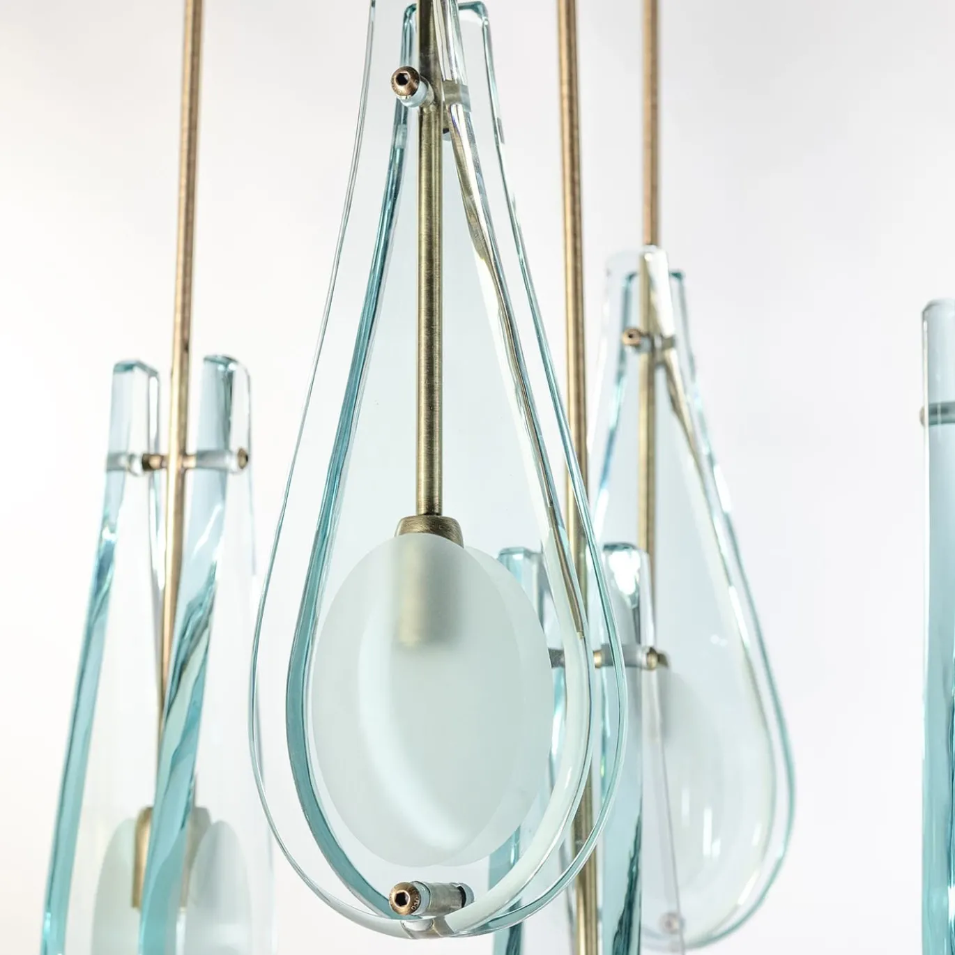 Lampadario Memory in Vetro Molato Azzurro Chiaro e Ottone
