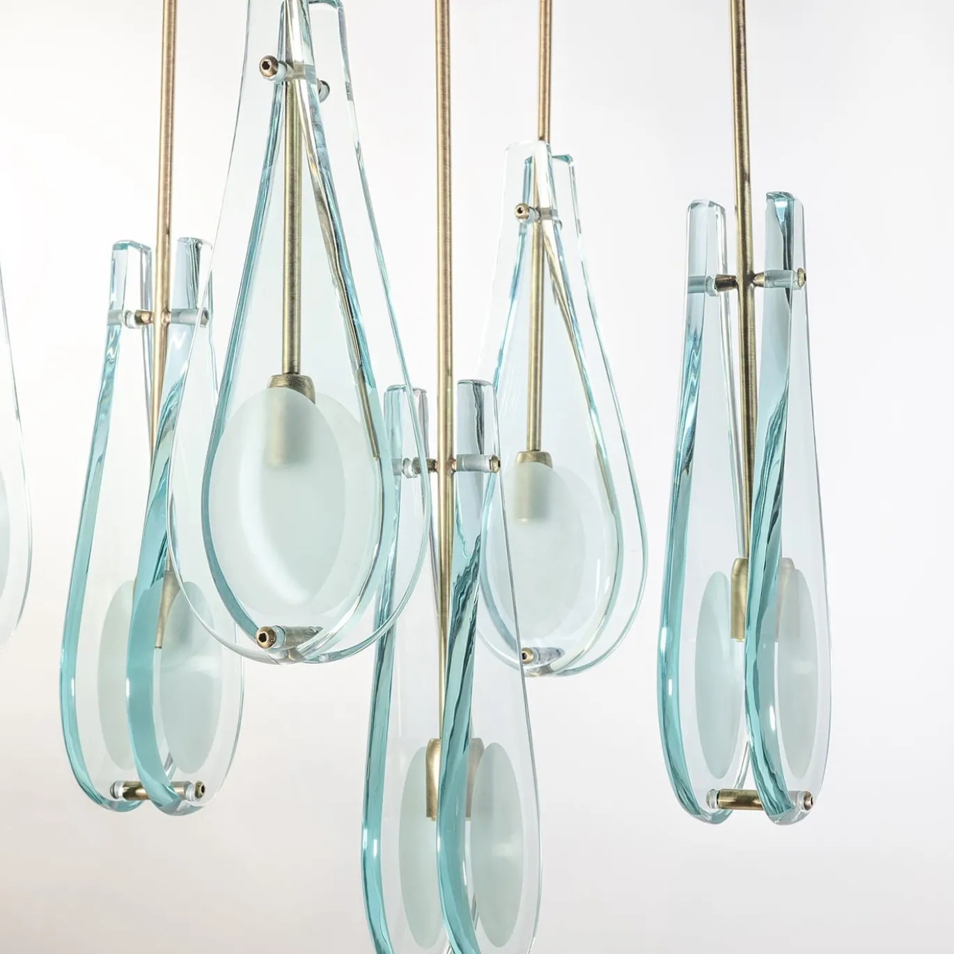 Lampadario Memory in Vetro Molato Azzurro Chiaro e Ottone