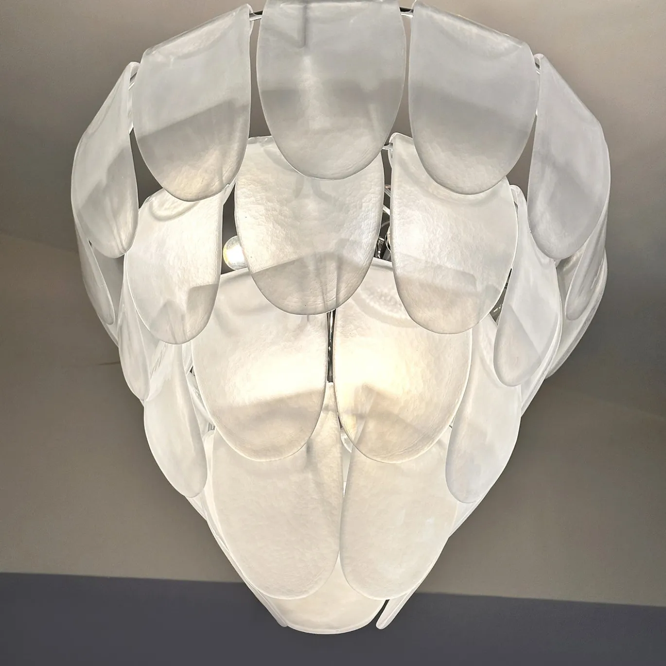 Lampadario Petals in vetro sabbiato