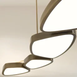 Lampadario Pluma 3+3 in ottone con diffusori in opale