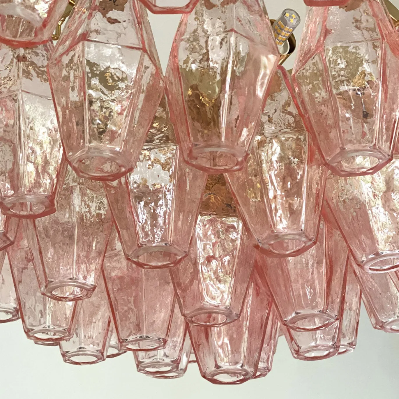 Lampadario Poliedri in vetro rosa