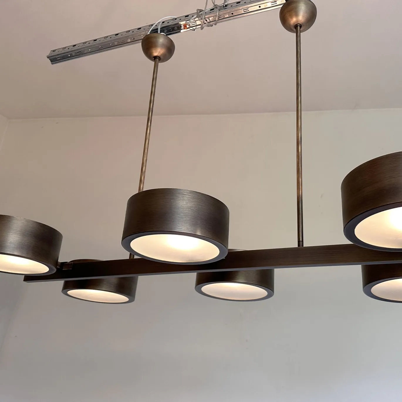 Lampadario rettangolare in bronzo brunito a sei luci