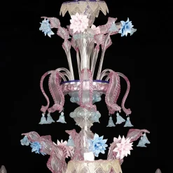 Lampadario rosa in stile Rezzonico