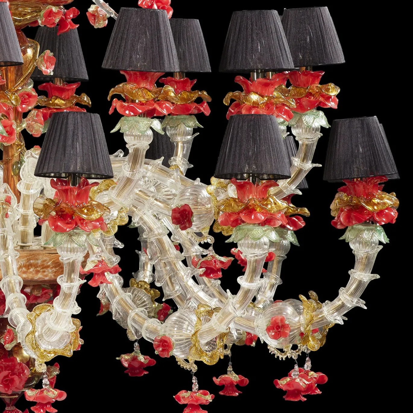 Lampadario rosso e oro in stile Rezzonico