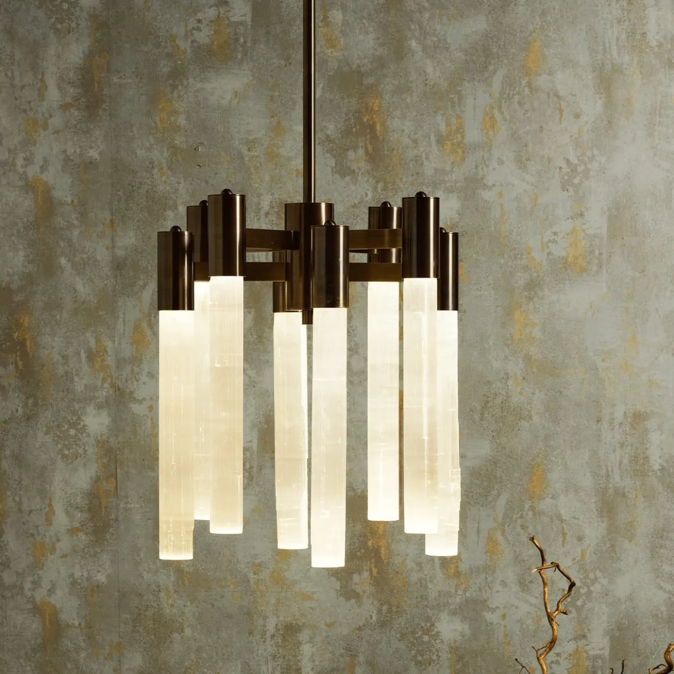 Lampadario Selene in bronzo spazzolato e selenite