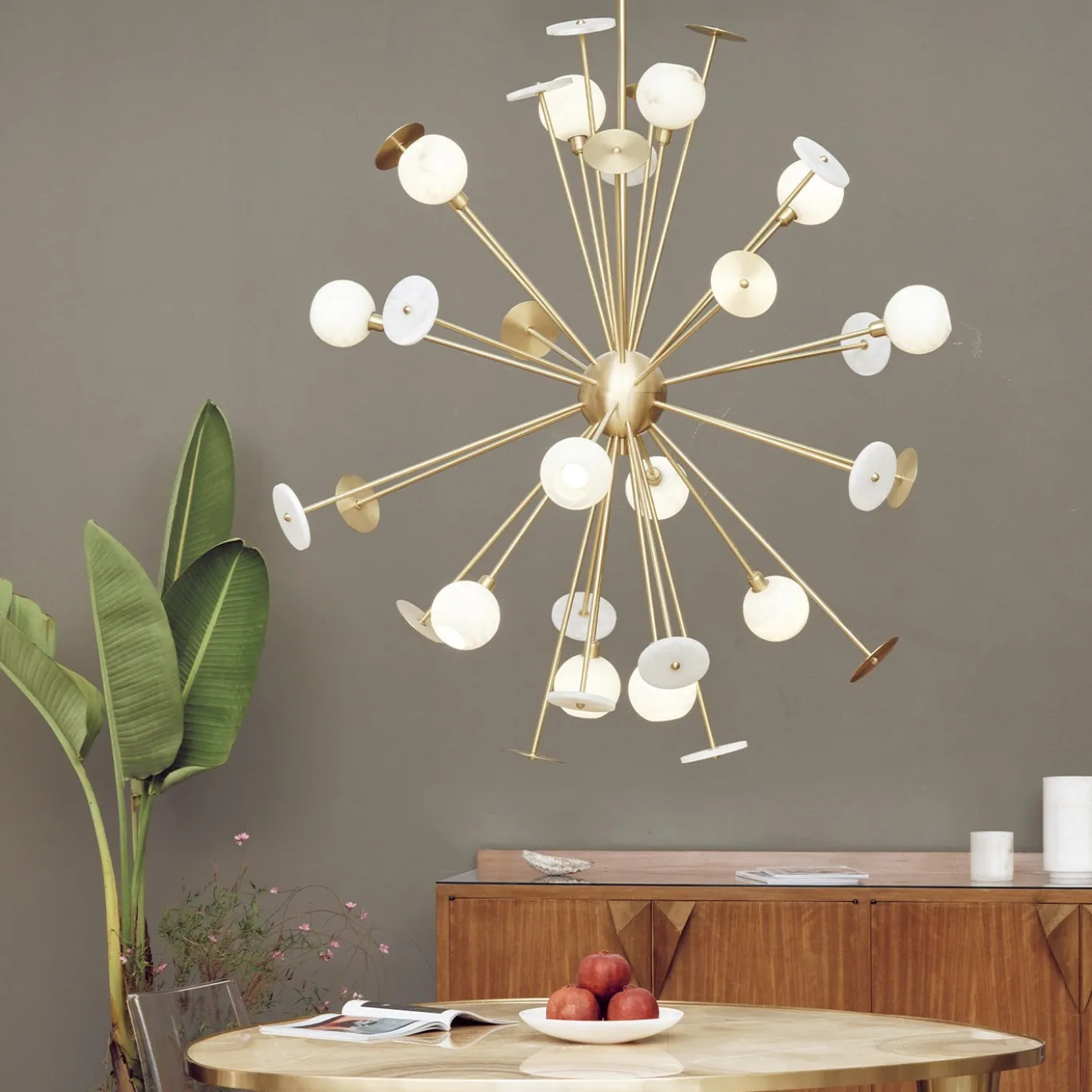 Lampadario Sputnik in Alabastro Bianco e Ottone satinato