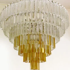 Lampadario Triedro in vetro chiaro e ambra
