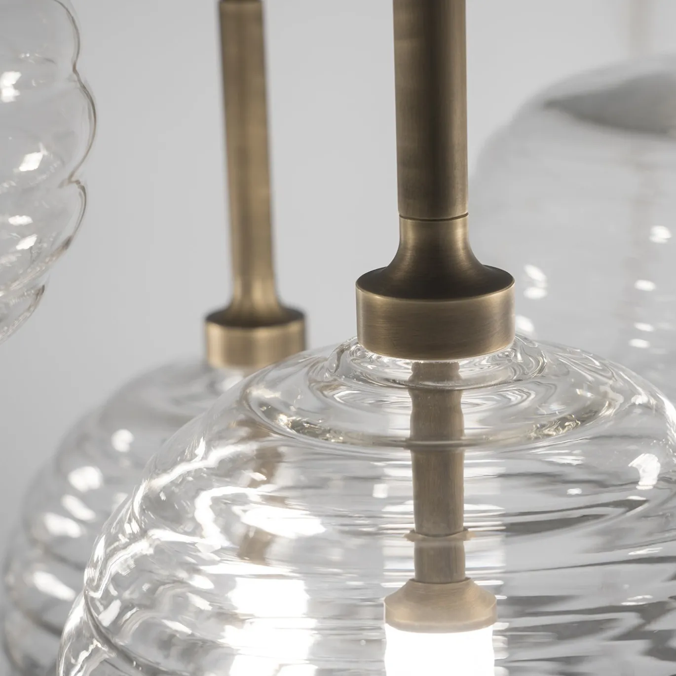 Lampadario Trinity 02 in bronzo di Mike Shilov