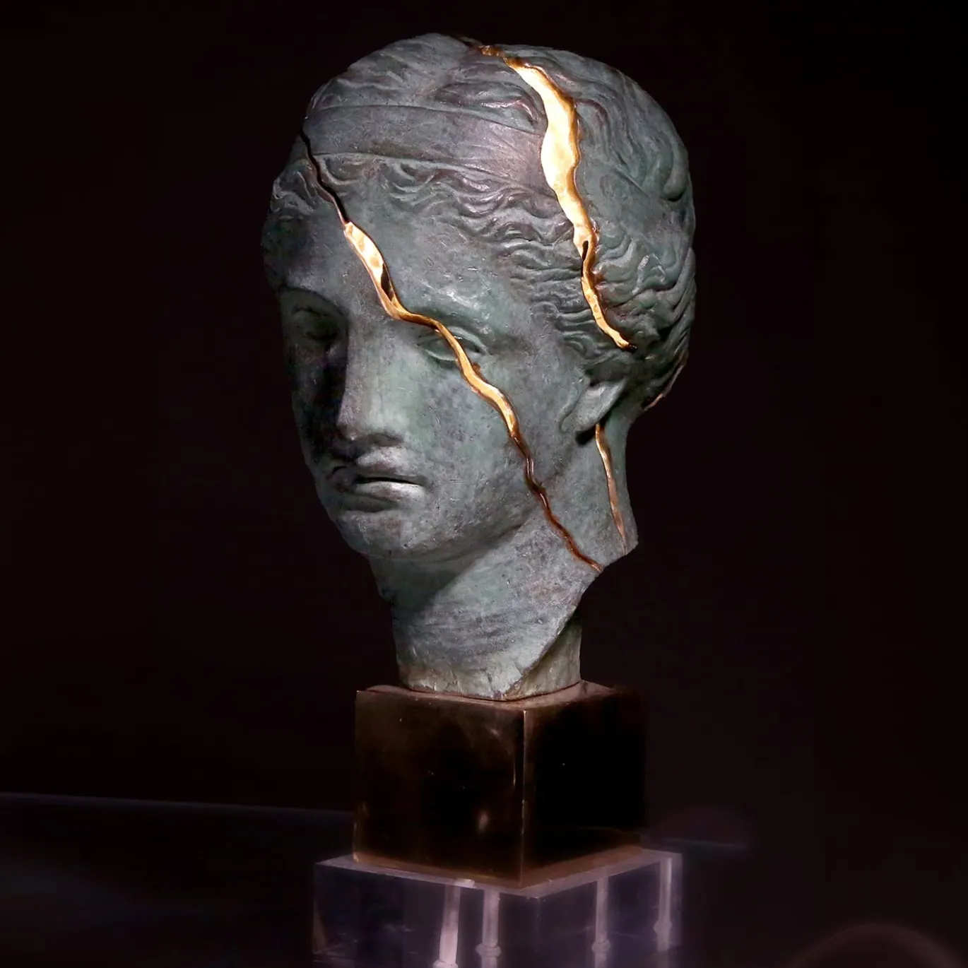 Lampada Testa Frammento in bronzo